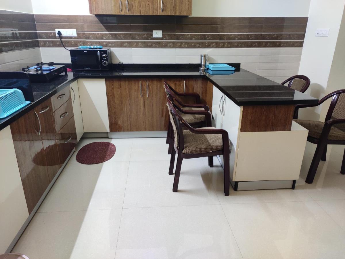 Aikya Apartment มังคาลอร์ ภายนอก รูปภาพ