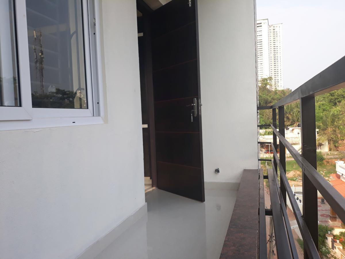 Aikya Apartment มังคาลอร์ ภายนอก รูปภาพ